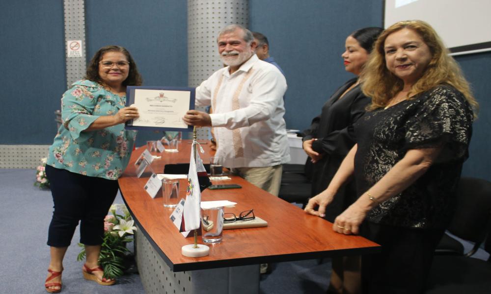 Reconocen 20, 25 y 30 años de labor docente en CUCosta