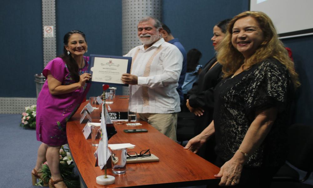 Reconocen 20, 25 y 30 años de labor docente en CUCosta