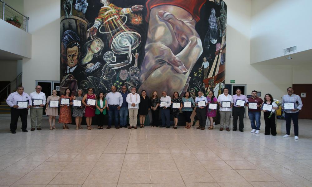 Reconocen 20, 25 y 30 años de labor docente en CUCosta