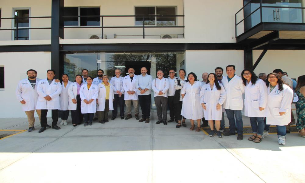 Develaron placas y corte de listón en espacios nuevos en el Centro Universitario de la Costa