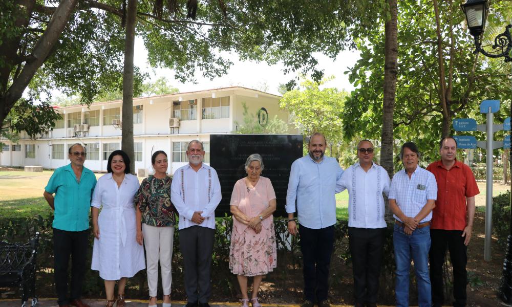 Develaron placas y corte de listón en espacios nuevos en el Centro Universitario de la Costa