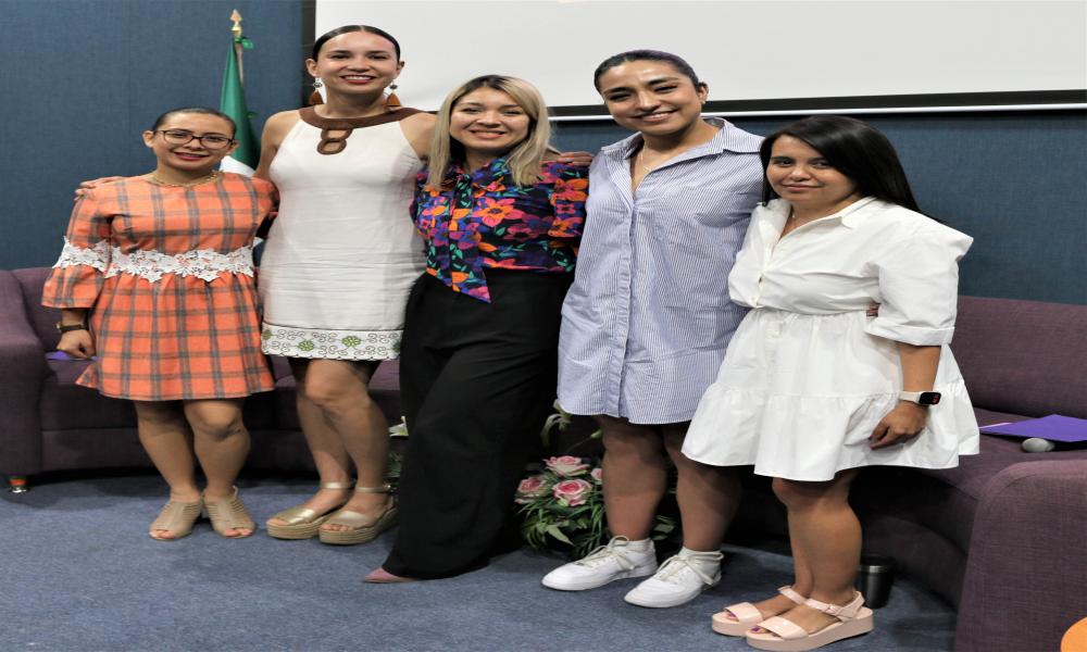 Dialogan sobre “Retos, Desafíos y Oportunidades de las Mujeres”