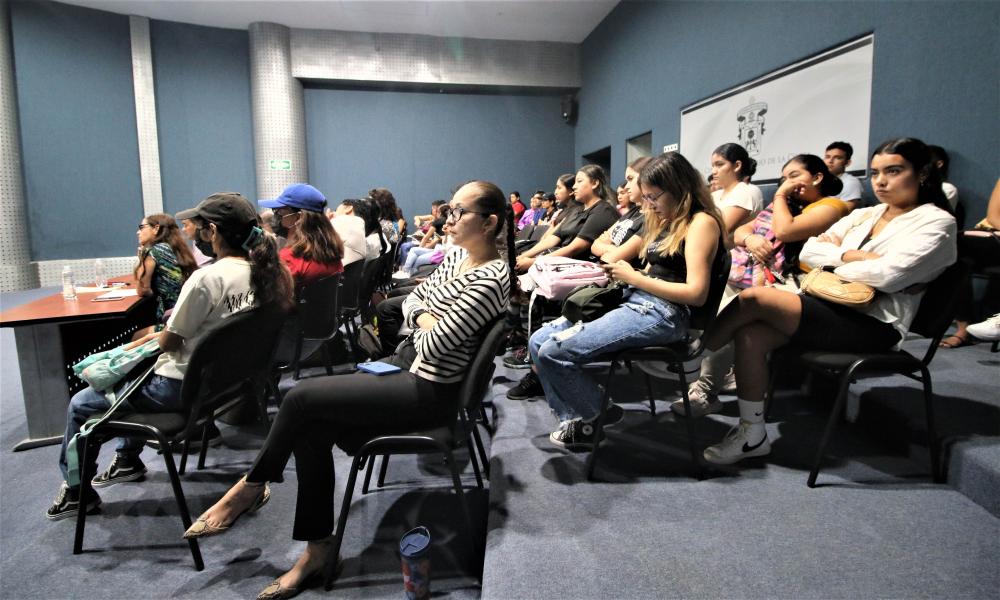 Motivador concurso de proyectos de negocios Rocket Pitch para estudiantes de Licenciatura y Maestría