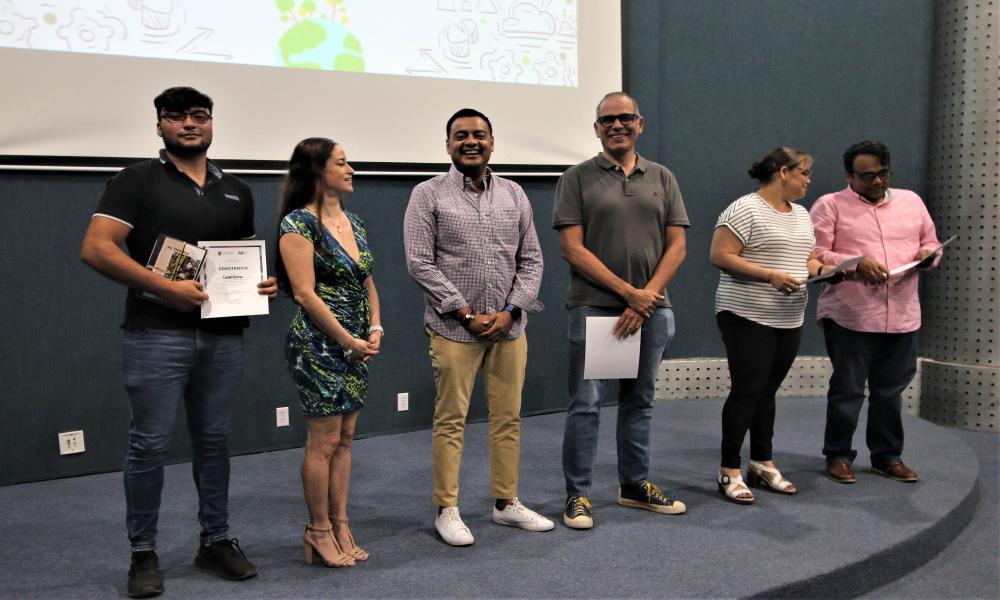 Motivador concurso de proyectos de negocios Rocket Pitch para estudiantes de Licenciatura y Maestría