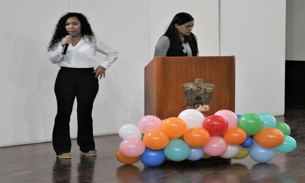 Participaron de estudiantes de Enfermería en el 15° Simposio de Enfermería del Niño y Adolescentes”