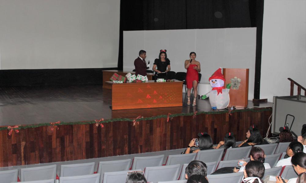 Refuerzan estudiantes de Enfermería conocimiento en Simposio “Una Navidad con Mickey”