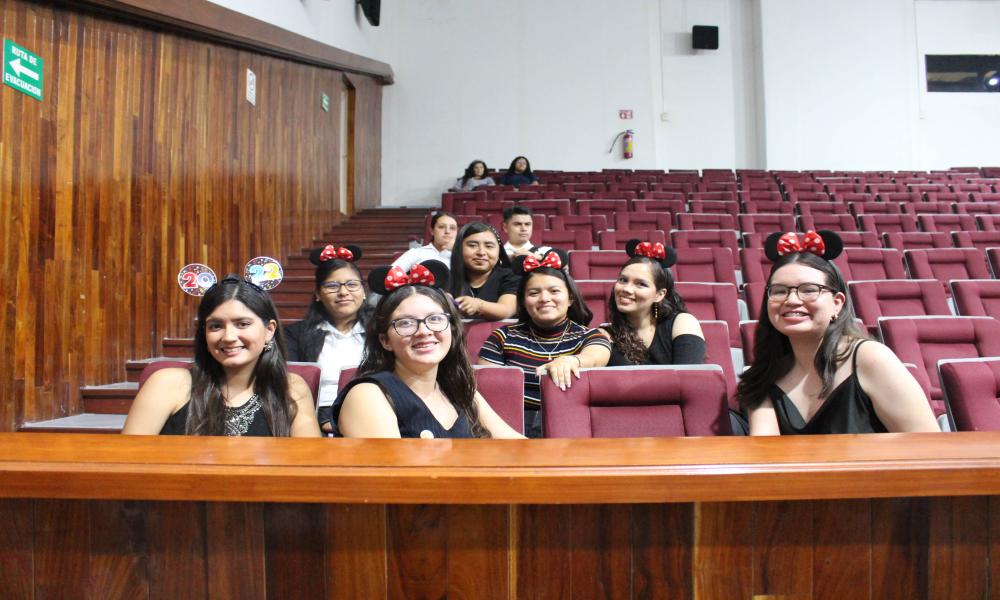 Refuerzan estudiantes de Enfermería conocimiento en Simposio “Una Navidad con Mickey”