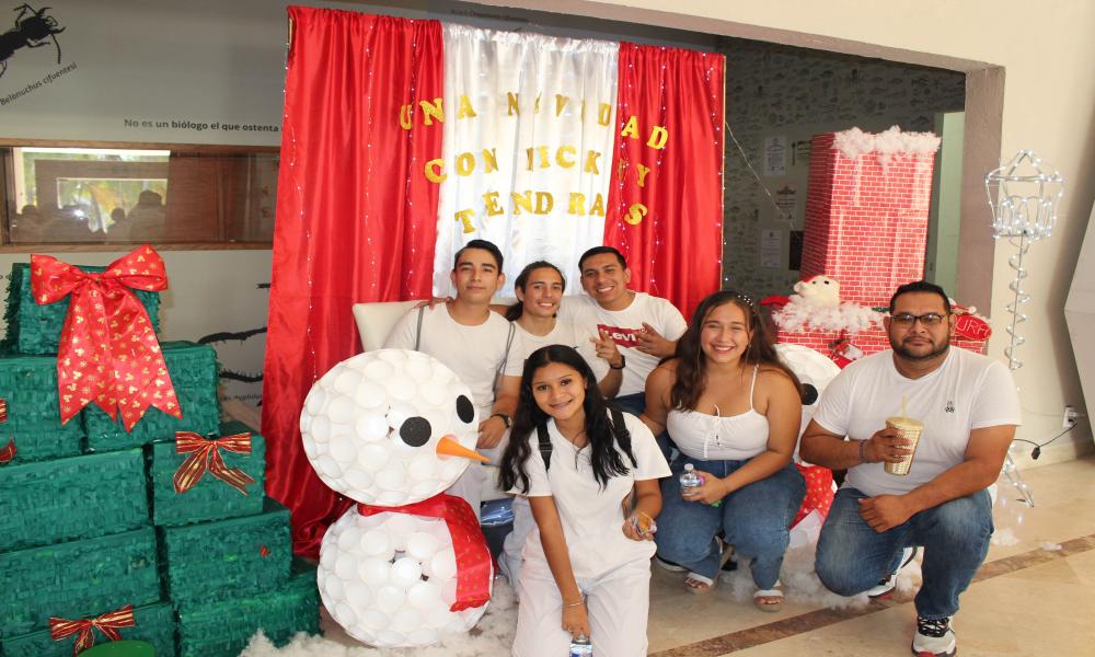 Refuerzan estudiantes de Enfermería conocimiento en Simposio “Una Navidad con Mickey”