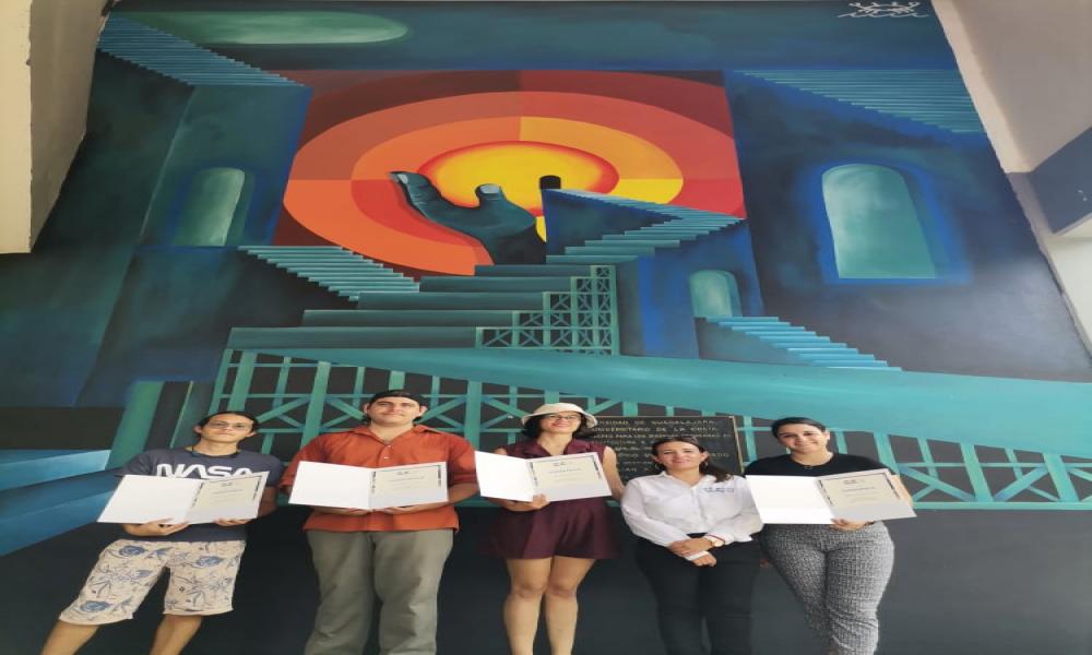 Alumnos embellecen el Edificio de Talleres con el mural “Mano Pensante”