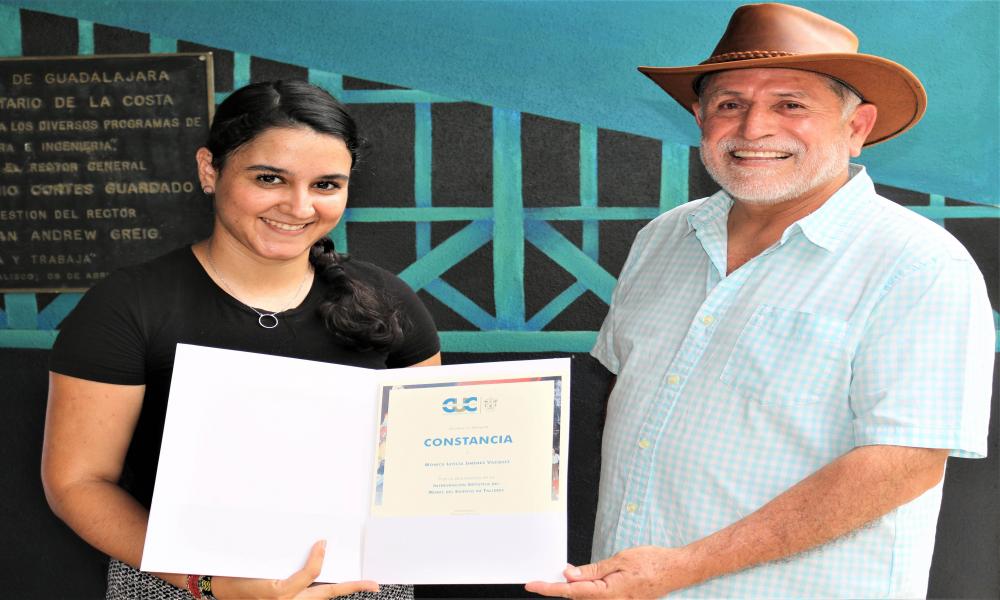 Alumnos embellecen el Edificio de Talleres con el mural “Mano Pensante”
