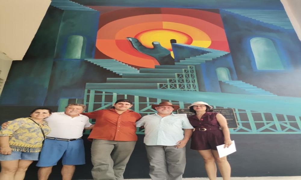 Alumnos embellecen el Edificio de Talleres con el mural “Mano Pensante”