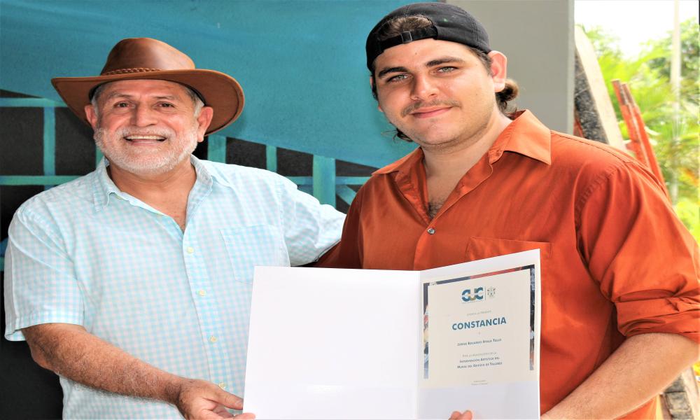Alumnos embellecen el Edificio de Talleres con el mural “Mano Pensante”