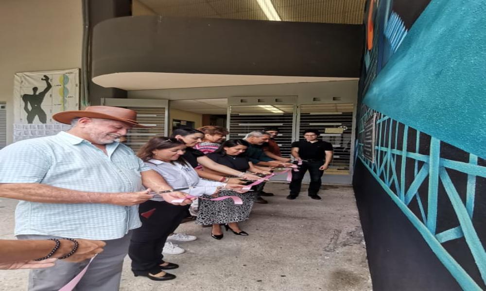 Alumnos embellecen el Edificio de Talleres con el mural “Mano Pensante”