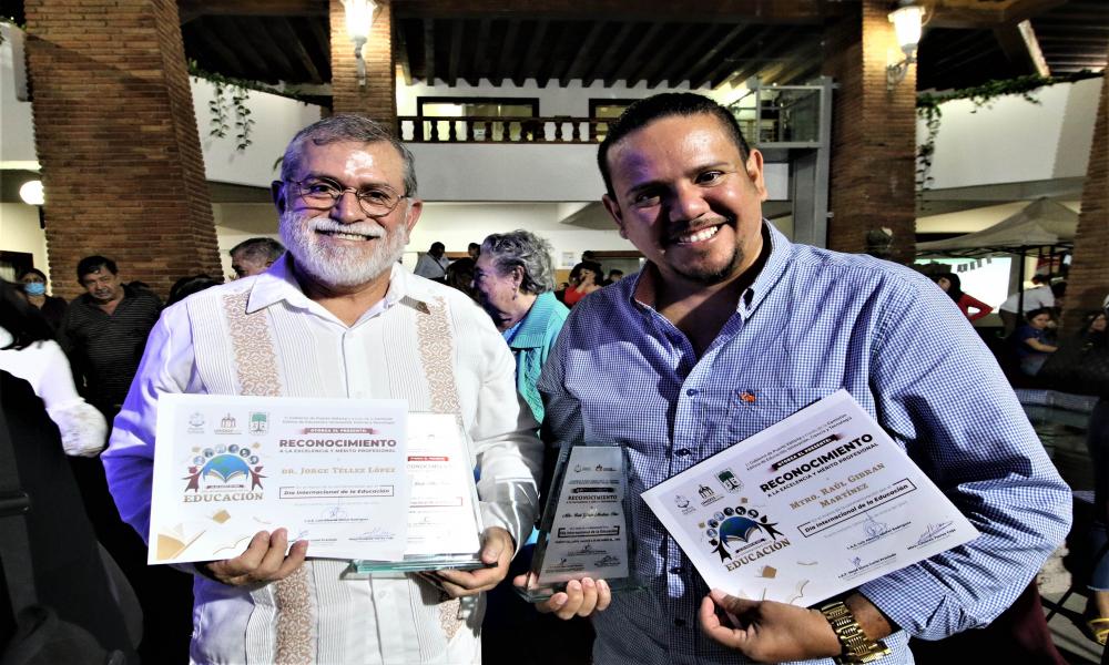 El Gobierno de Puerto Vallarta reconoció con el Mérito Académico al Dr. Jorge Téllez López