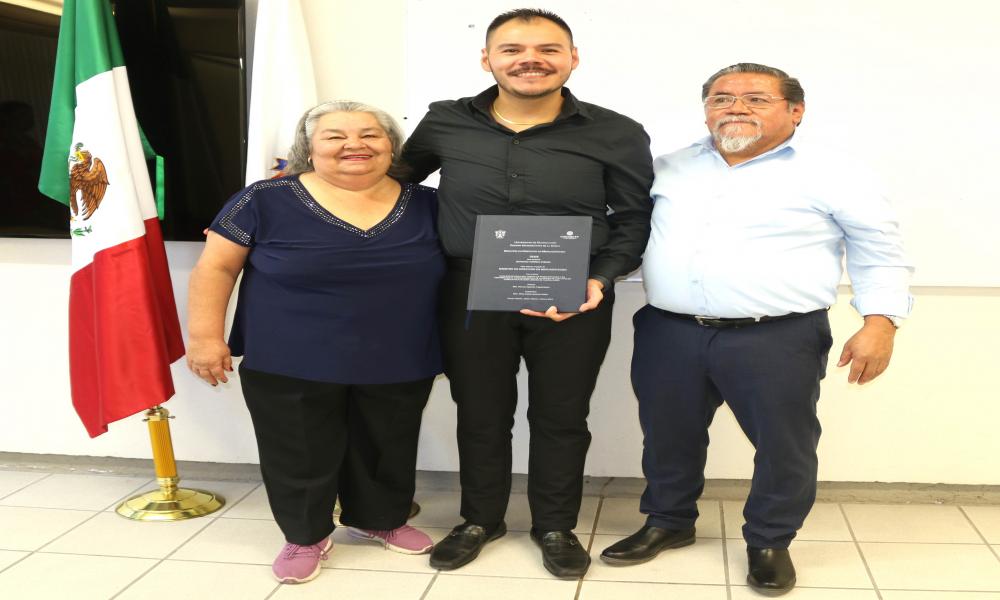 Samuel Serrano Torres obtuvo el título como Maestro en la Dirección de Mercadotecnia