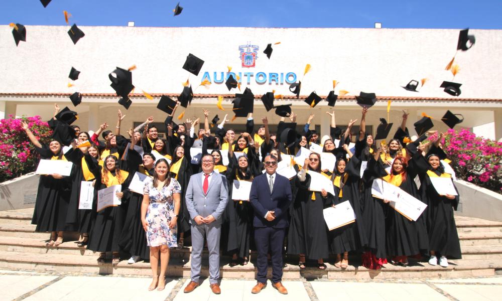 Egresó la LII Generación de Lic. en Administración “Eric Ramos Gómez”
