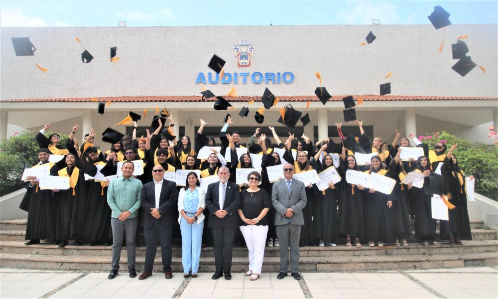 Se Gradúan 34 Licenciados en Turismo del CUCosta