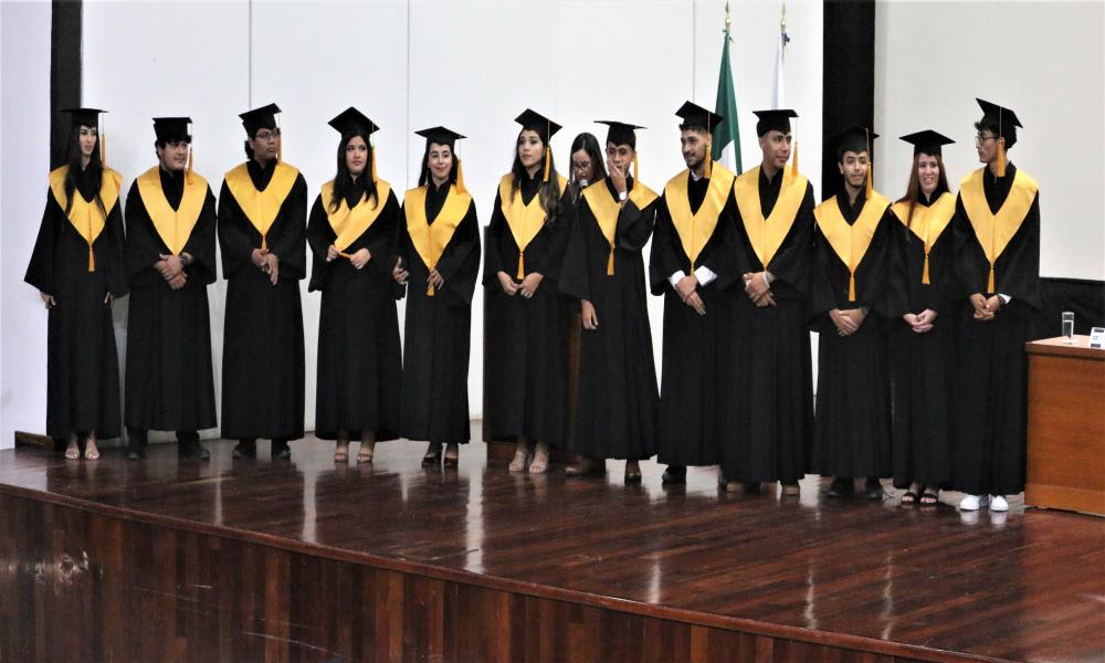 Se Gradúan 34 Licenciados en Turismo del CUCosta