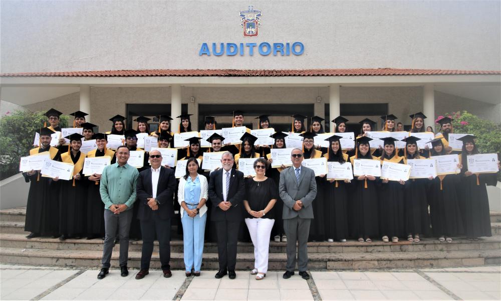 Se Gradúan 34 Licenciados en Turismo del CUCosta