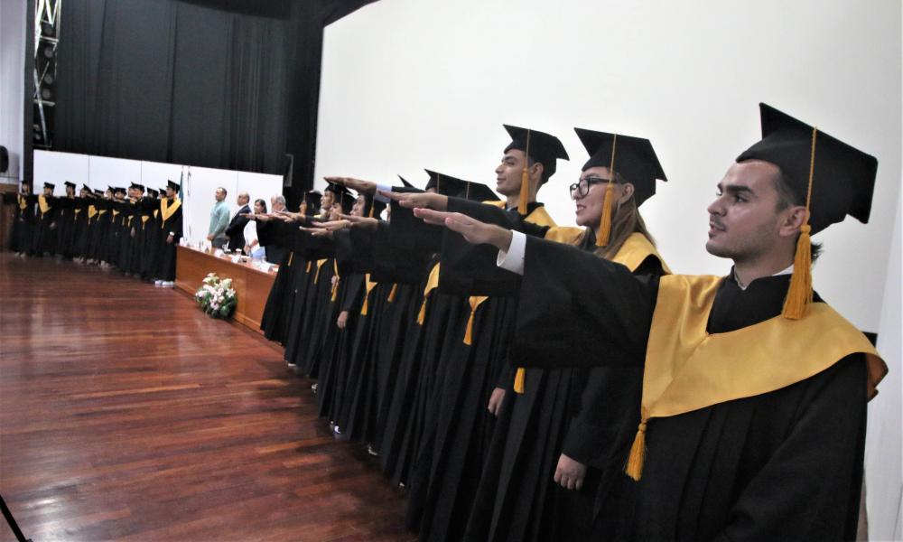 Se Gradúan 34 Licenciados en Turismo del CUCosta