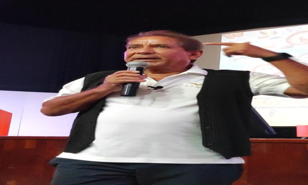 Comparte Fernando González Corona su experiencia empresarial ante estudiantes