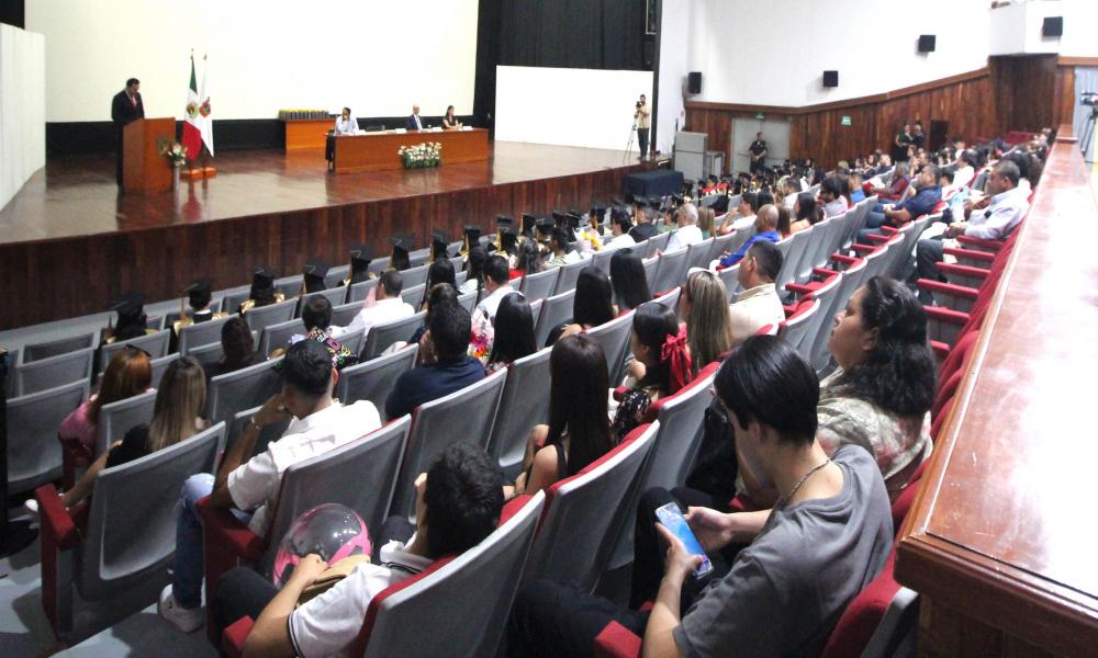 Se gradúa la LIV Generación de Lic. en Administración “Maestro César Froylán Andrade Cervantes”