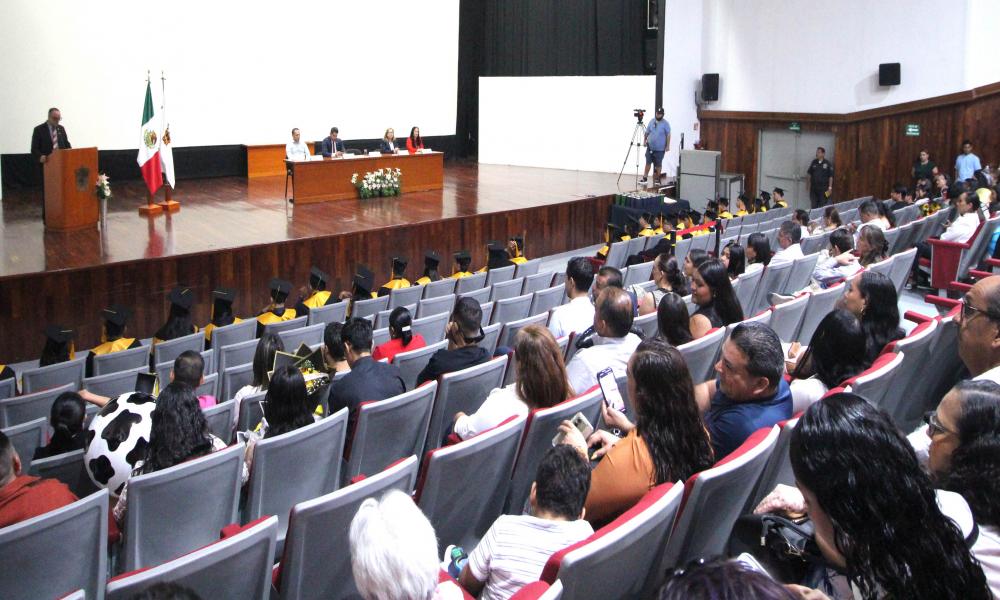 Egresó la XVI Generación de la Licenciatura en Cultura Física y Deportes