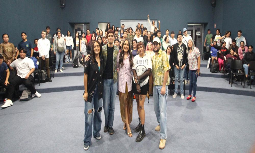 Jóvenes artistas del CUCosta pintaron murales para fomentar la Cultura de Paz