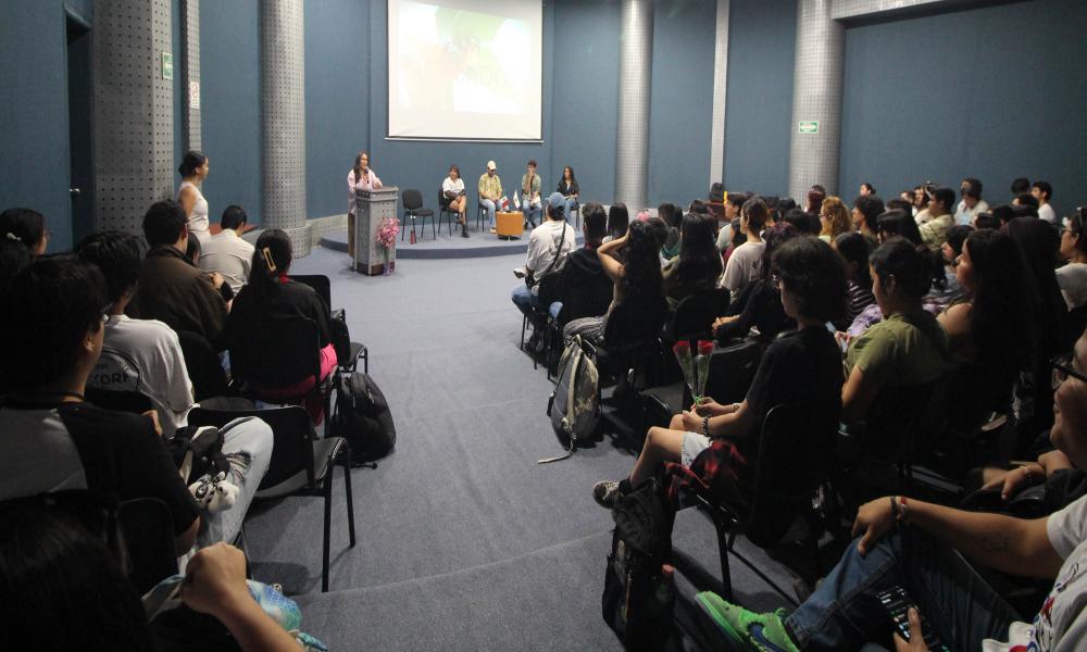 Jóvenes artistas del CUCosta pintaron murales para fomentar la Cultura de Paz
