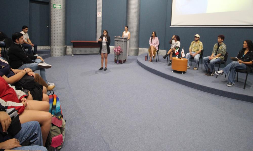 Jóvenes artistas del CUCosta pintaron murales para fomentar la Cultura de Paz