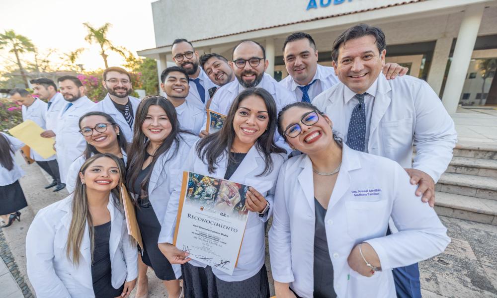 Se realiza acto académico de 4 especialidades médicas en CUCosta