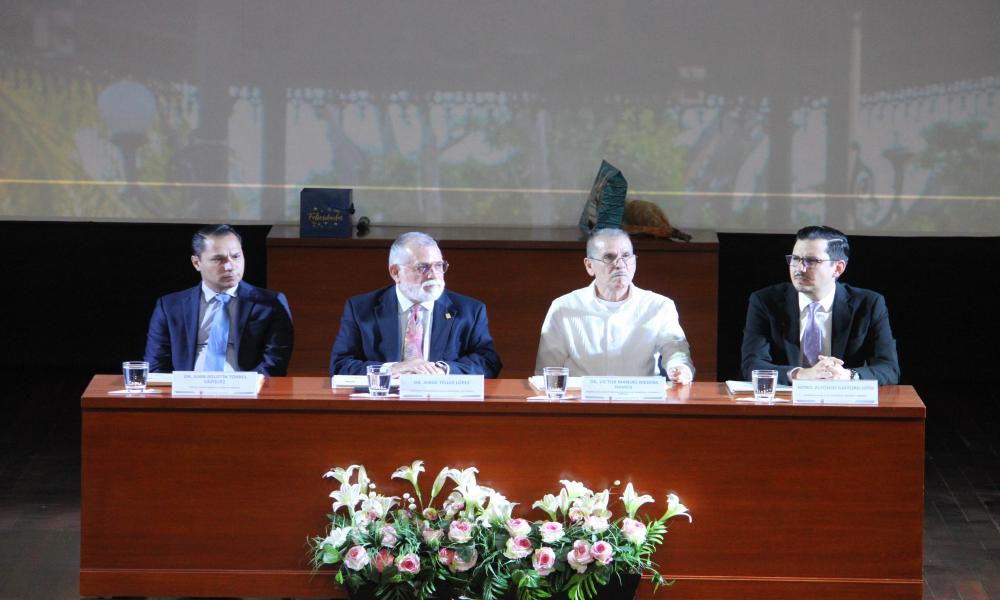 Se gradúan con orgullo y esperanza 35 nuevos médicos del CUCosta