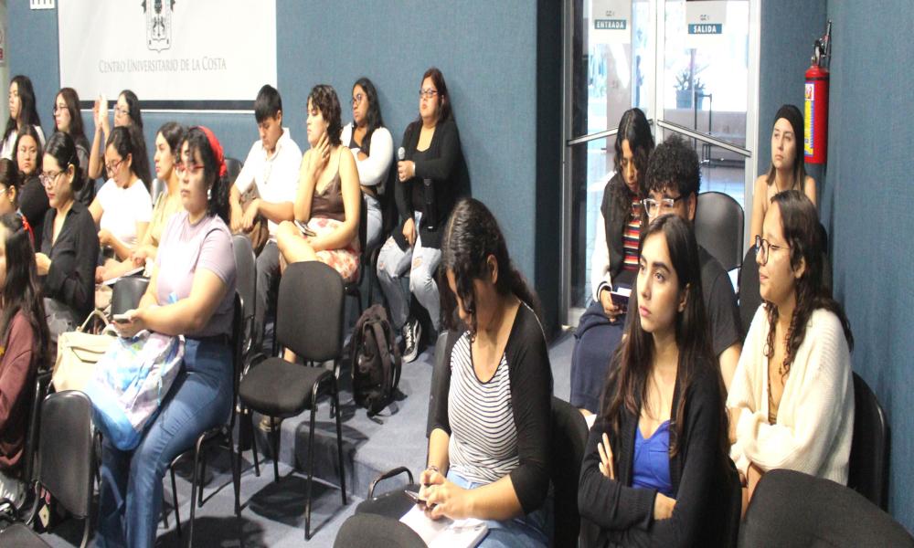 Presentan a alumnos los procedimientos para el Registro y expedición de título