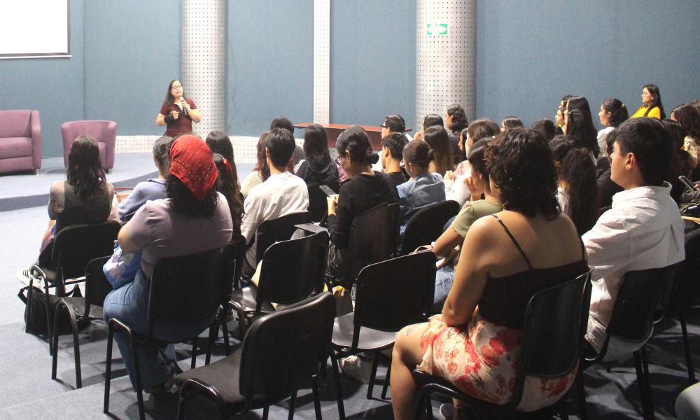 Presentan a alumnos los procedimientos para el Registro y expedición de título