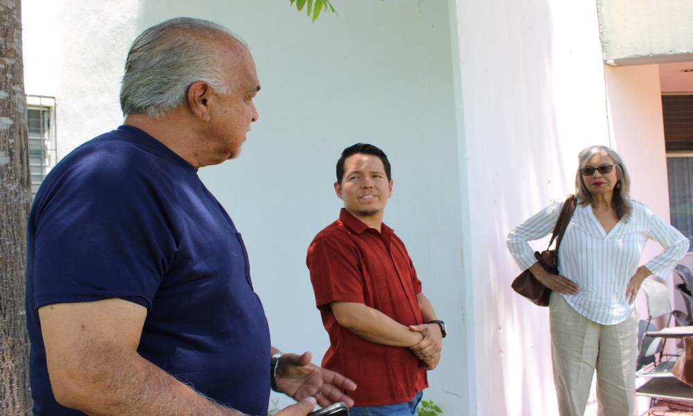 La Rectora del CUCosta visitó el módulo Tomatlán para fortalecer su operación y consolidar la oferta académica en la región Idioma Español La Dra. María Esther Avelar Álvarez, Rectora del Centro Universitario de la Costa (CUCosta), realizó una visita de reconocimiento al módulo universitario en el municipio de Tomatlán, acompañada por directivos y coordinadores universitarios.  Durante el recorrido, la Rectora sostuvo un diálogo cercano con el personal administrativo y docente, con quienes intercambió punto