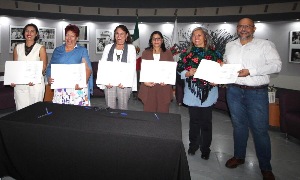 Firman carta intención de colaboración entre CUCosta, Atala Apodaca, A.C. y CLADEM