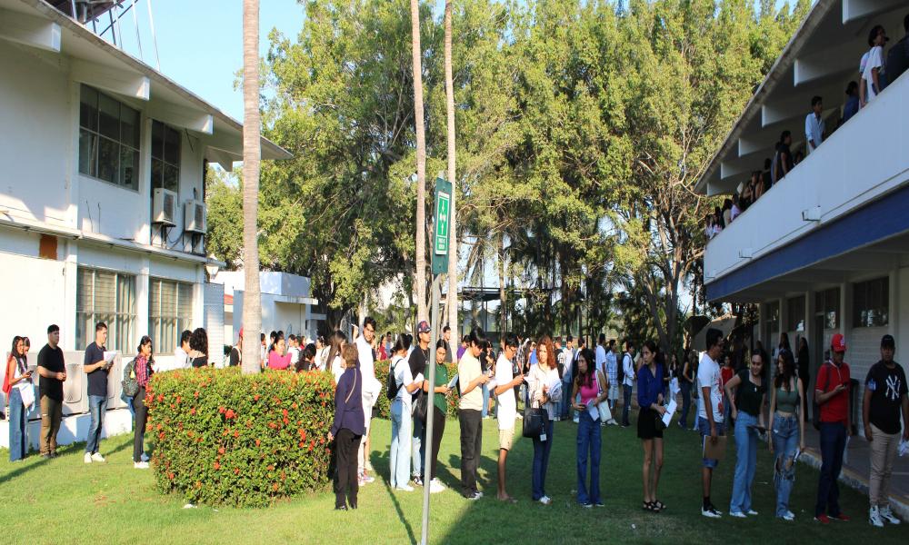 Alumnos aseguran que el examen EGEL Plus CENEVAL es una gran oportunidad para titularse