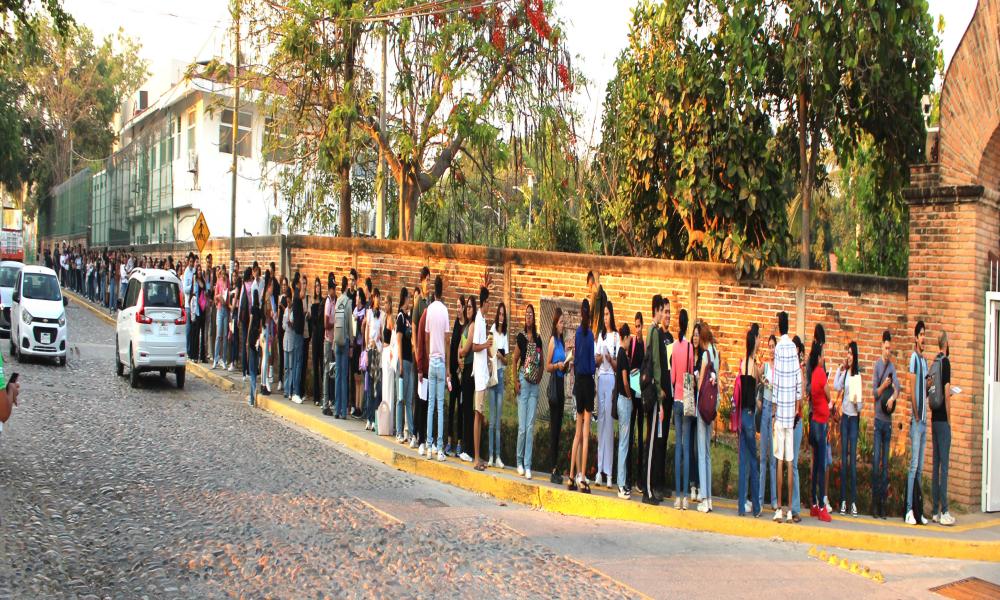 Alumnos aseguran que el examen EGEL Plus CENEVAL es una gran oportunidad para titularse