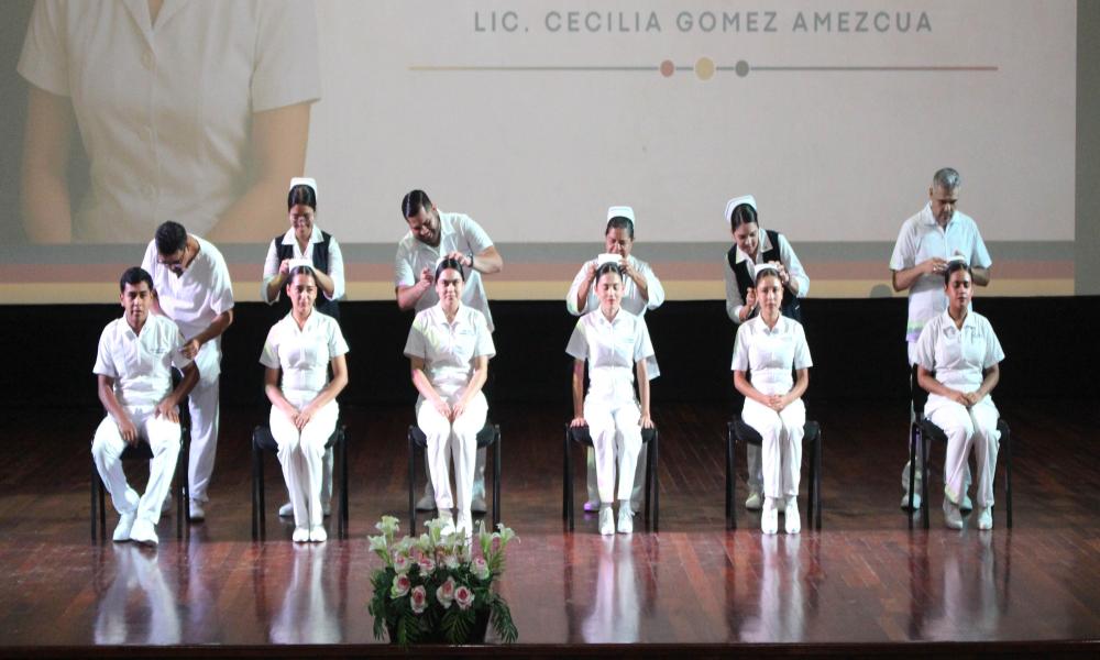Con elegancia y alegría se realizó la imposición de cofias y galones de alumnos de Enfermería