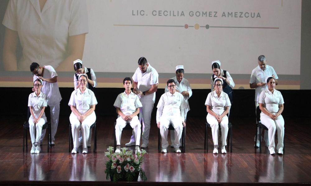 Con elegancia y alegría se realizó la imposición de cofias y galones de alumnos de Enfermería
