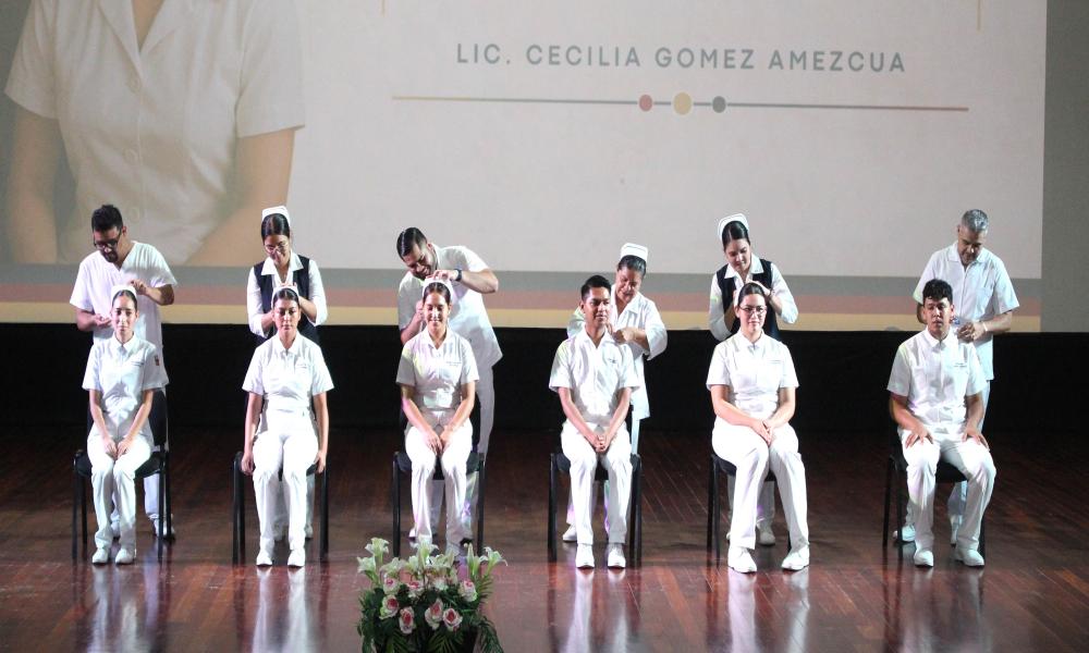 Con elegancia y alegría se realizó la imposición de cofias y galones de alumnos de Enfermería
