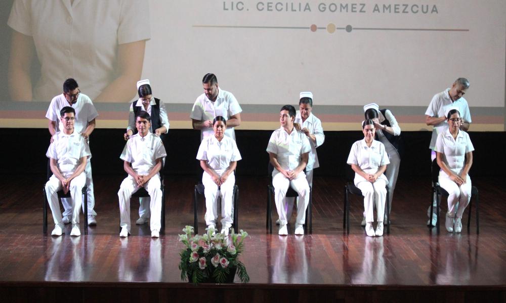 Con elegancia y alegría se realizó la imposición de cofias y galones de alumnos de Enfermería