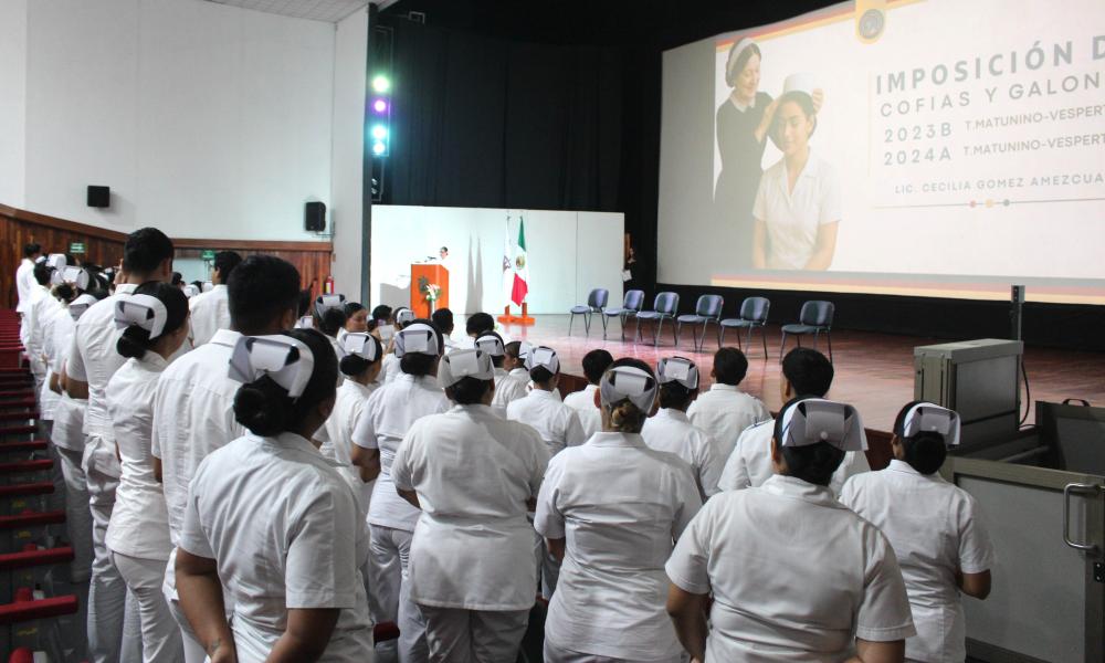 Con elegancia y alegría se realizó la imposición de cofias y galones de alumnos de Enfermería