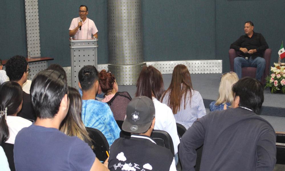 Imparten Conferencia: “Homo Turisticus y su huella en Puerto Vallarta”