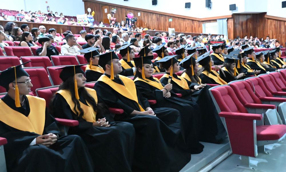 Egresan 53 nuevos licenciados en Derecho de la Universidad de Guadalajara en Puerto Vallarta