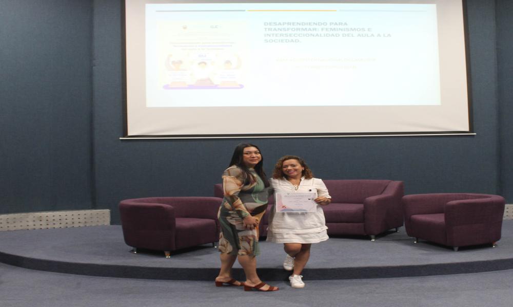 Imparten conferencia “Desaprendiendo para Transformar: Feminismos e Interseccionalidad del Aula a la Sociedad”