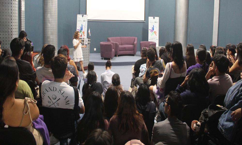 Imparten conferencia “Desaprendiendo para Transformar: Feminismos e Interseccionalidad del Aula a la Sociedad”