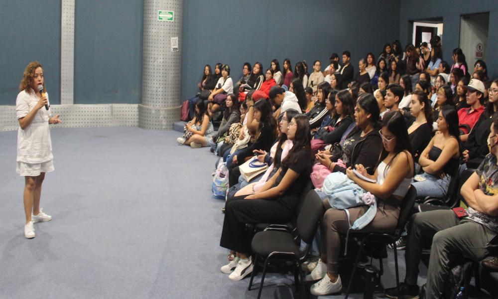 Imparten conferencia “Desaprendiendo para Transformar: Feminismos e Interseccionalidad del Aula a la Sociedad”