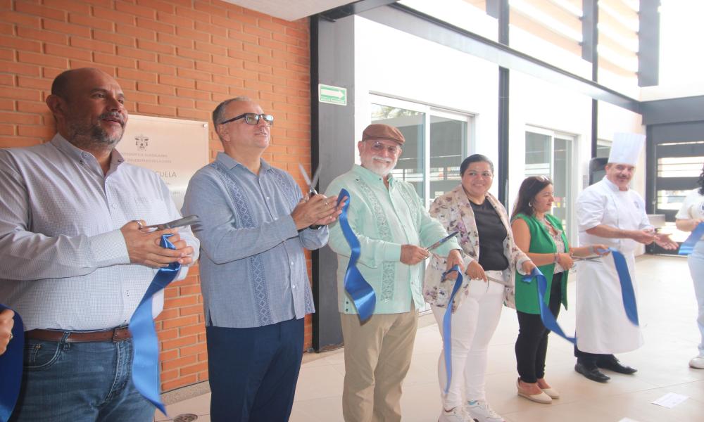 Deja Dr. Jorge Téllez López en funciones el Centro Cultural y Mercado Escuela del CUCosta