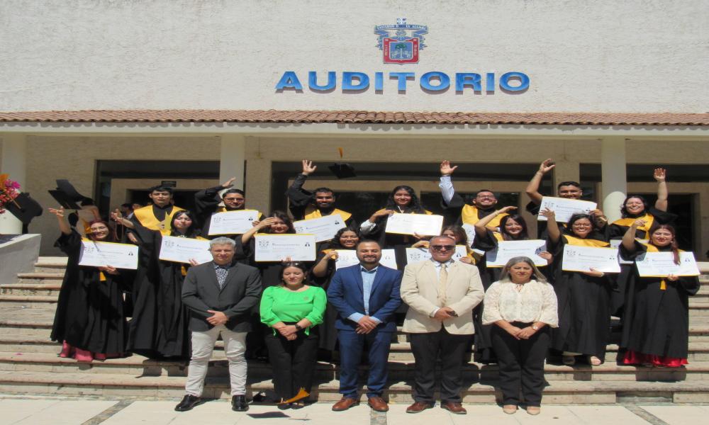 Egresan 34 profesionistas dispuestos a alcanzar sus metas en las Tecnologías de Información y Comunicación